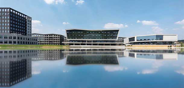 大學(xué)校志：校名、校標(biāo)、校訓(xùn)、?；?、校旗、校歌