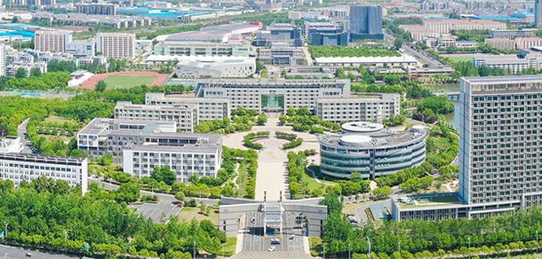 大學(xué)校志：校名、校標(biāo)、校訓(xùn)、校徽、校旗、校歌