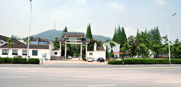 大學(xué)校志：校名、校標(biāo)、校訓(xùn)、?；铡⑿Ｆ?、校歌