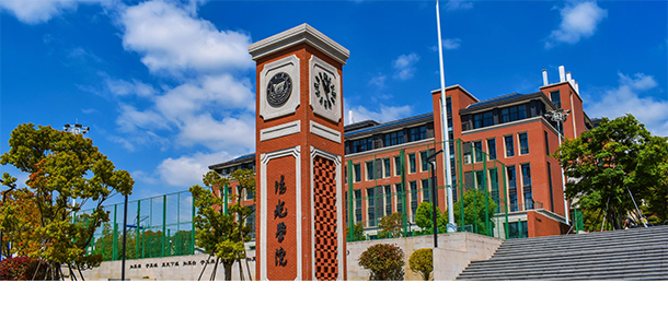 大學(xué)校志：校名、校標(biāo)、校訓(xùn)、?；?、校旗、校歌