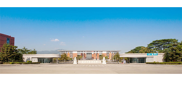 大學(xué)校志：校名、校標(biāo)、校訓(xùn)、?；?、校旗、校歌