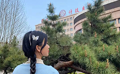 文化標(biāo)識(shí)：校名題寫 / 校徽設(shè)計(jì)