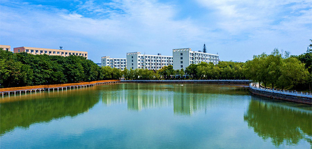 信陽(yáng)農(nóng)林學(xué)院 - 最美院校