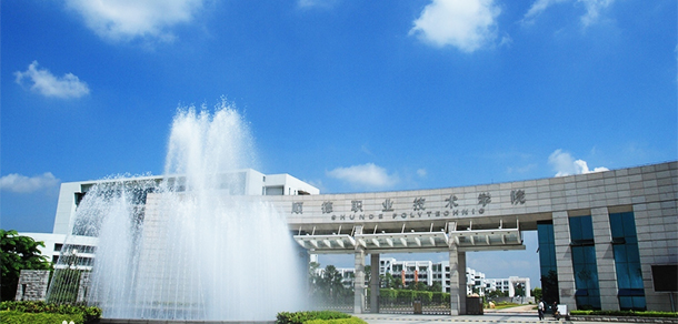 大學校志：校名、校標、校訓、?；?、校旗、校歌