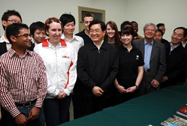 胡錦濤在北京大學(xué)考察 