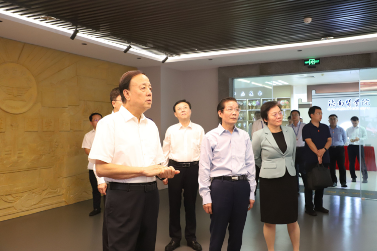 國科學(xué)院院士武維華教授到我校調(diào)研指導(dǎo)工作