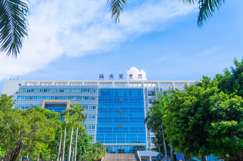數(shù)字化多功能綜合圖書館落成