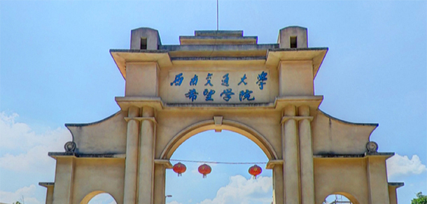 大學(xué)校志：校名、校標(biāo)、校訓(xùn)、?；?、校旗、校歌