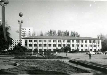 八十年代學(xué)校校園 