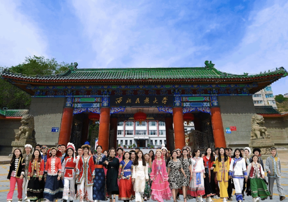 西北民族大學(xué)榆中校區(qū)東門 王貴新/攝
