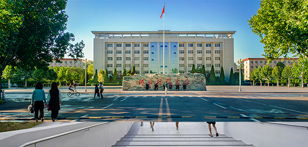 大學(xué)校志：校名、校標(biāo)、校訓(xùn)、?；?、校旗、校歌