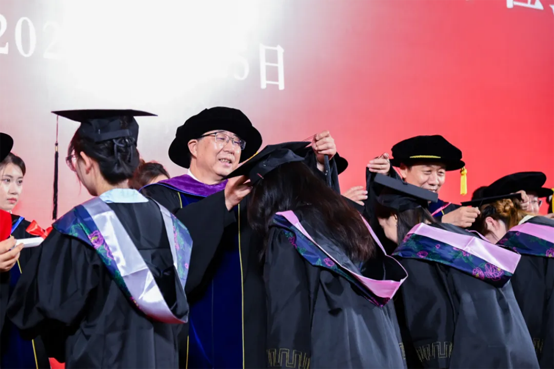 再見，小何——遼寧何氏醫(yī)學院