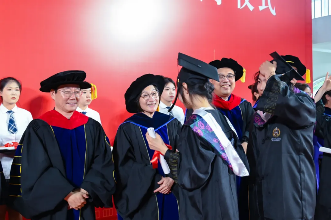 再見，小何——遼寧何氏醫(yī)學院