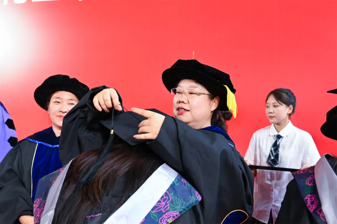 再見，小何——遼寧何氏醫(yī)學院