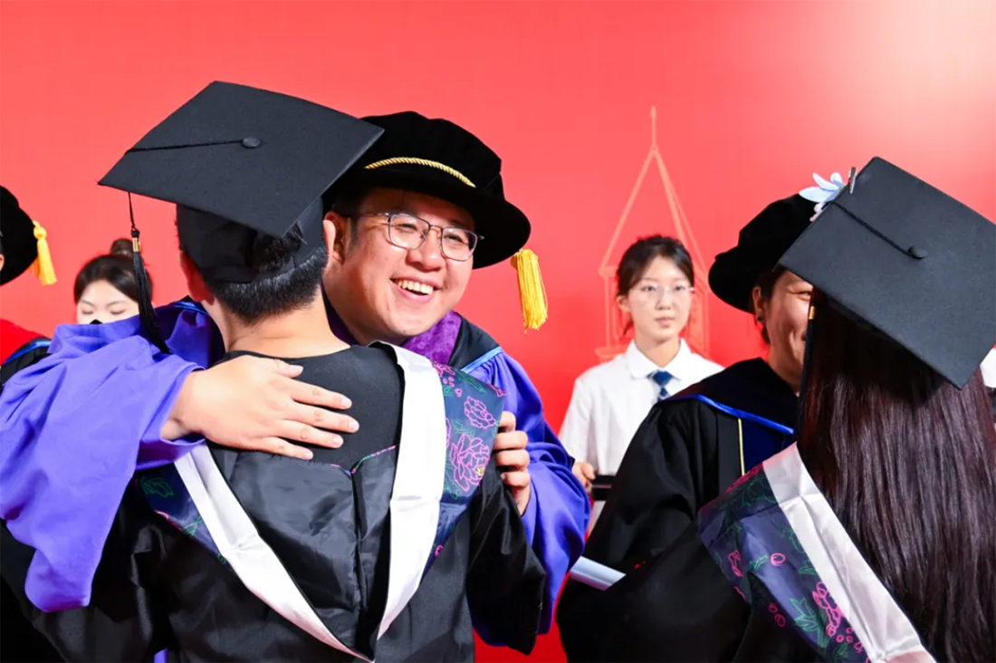 再見，小何——遼寧何氏醫(yī)學院