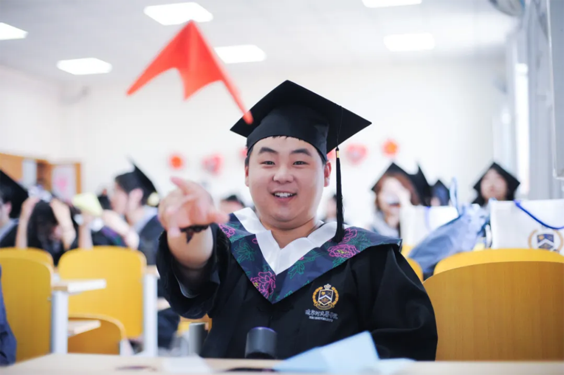 再見，小何——遼寧何氏醫(yī)學院