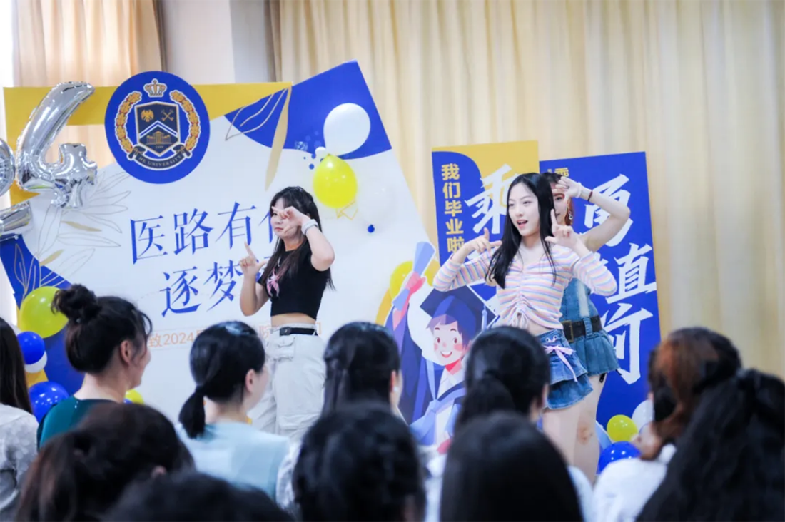 再見，小何