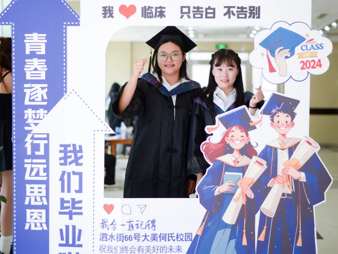 再見，小何