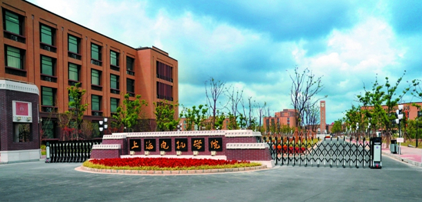大學(xué)校志：校名、校標(biāo)、校訓(xùn)、?；?、校旗、校歌