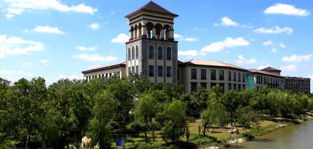 上海外國語大學賢達經濟人文學院 - 最美院校
