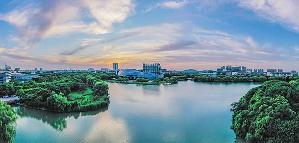 大學(xué)校志：校名、校標(biāo)、校訓(xùn)、校徽、校旗、校歌